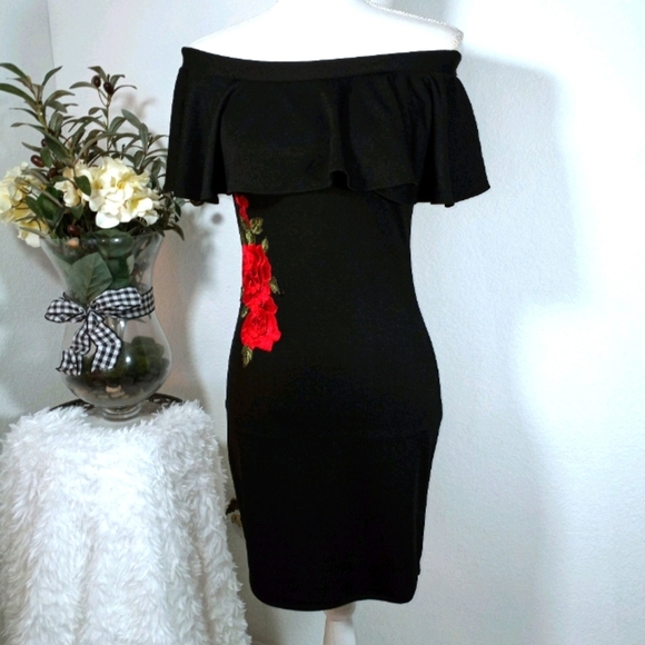 Cesem Dresses & Skirts - CESEM OFF-THE-SHOULDER DRESS SZ.M EUC